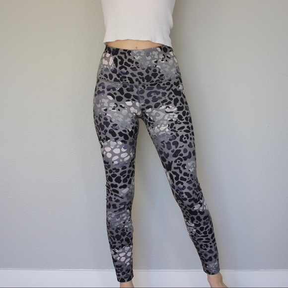 Playground Leopard Grayscale 'Olive' Athletic Leggings - Picture 5 of 7